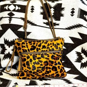 Trendy, lightweight, leopard print square purse.